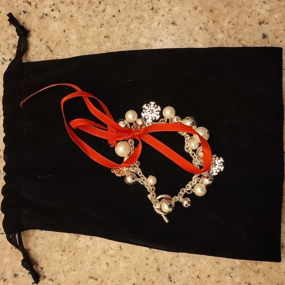 NWOT Festive Jingle Bell Snow Flake Faux Pearl Bracelet Toggle Chain 7 inch